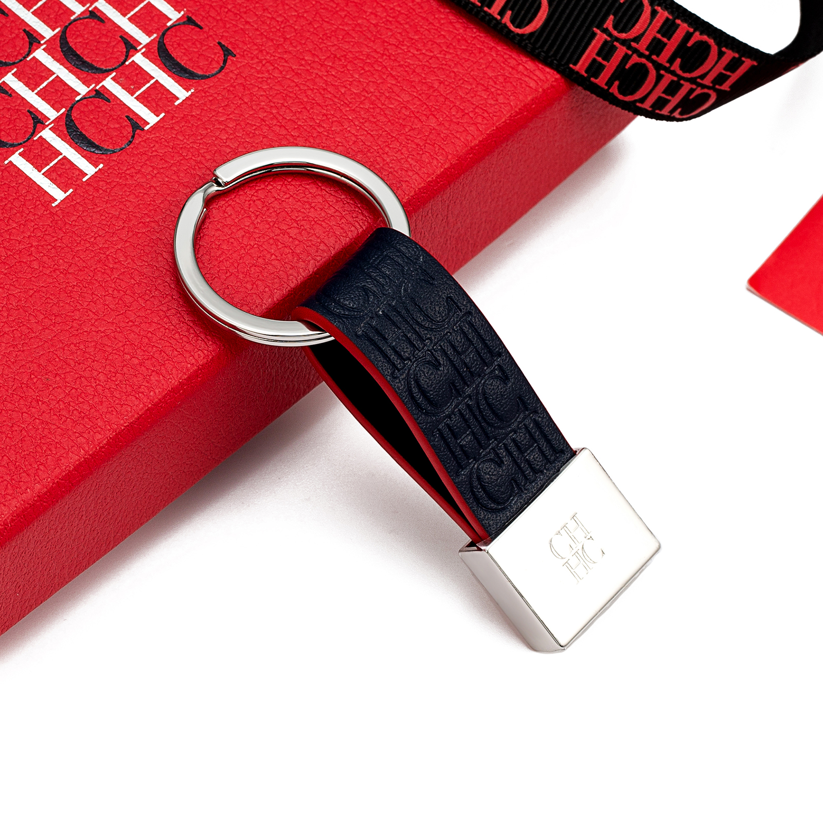 CH Embossed Monogram Leather K - Monogram Keychain Leather recensie en prijs